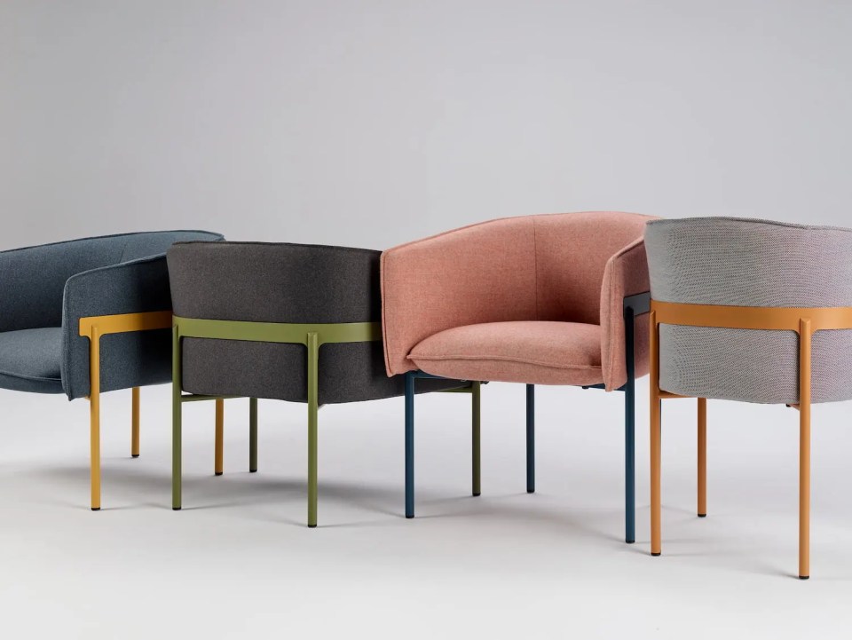 chauffeuse et fauteuils lounge de différentes couleurs pour aménager restaurants et espaces de travail