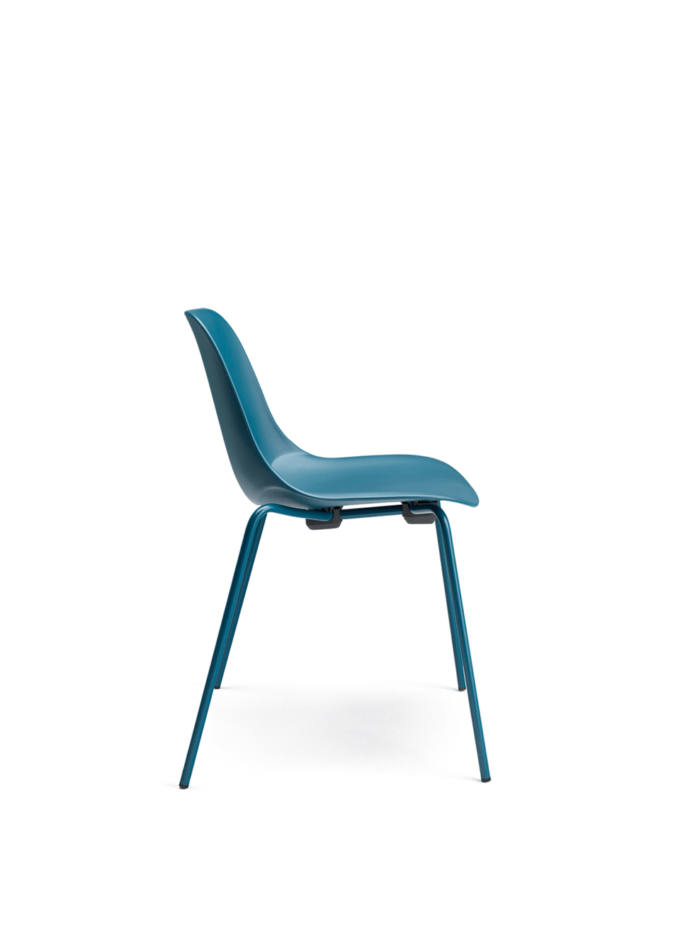 chaise de collectivité bleue, ou chaise de réunion bleue pour coworking en open space