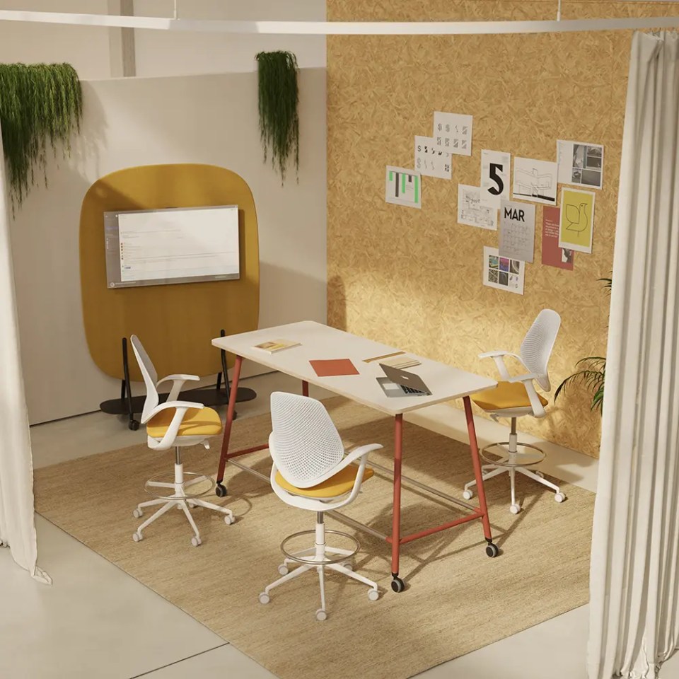 table de coworking mobile à roulettes pour open spaces avec chaises hautes ergonomiques