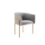 Un fauteuil lounge gris en tissus pieds metal orange vue de 3/4 sur fond blanc
