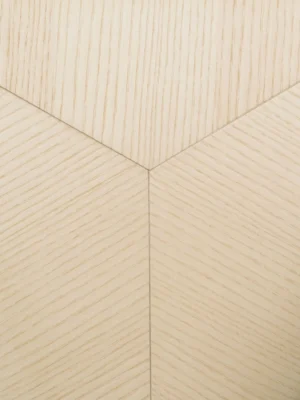 détail tabouret en bois design aux lignes épurées