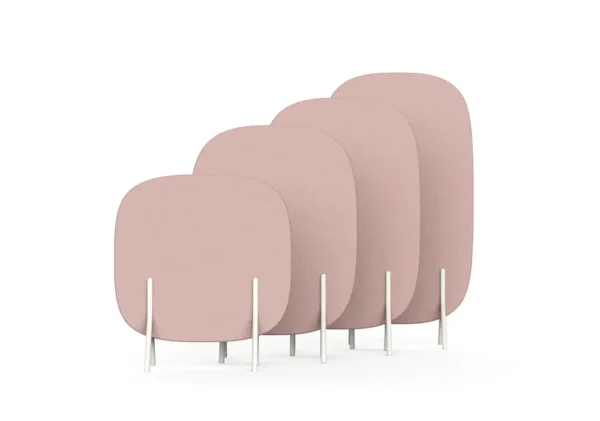 Des panneaux acoustiques roses de diverses dimensions avec une base blanche pour séparer les espaces de bureau et open spaces.
