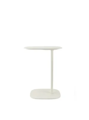 table d'appoint ou bout de canapé blanc forme carré arrondi avec un pied très design