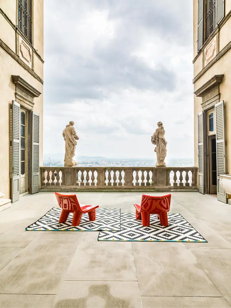 Chaise De Jardin Design Italien extérieur 1 place avec table basse sur terrasse lounge