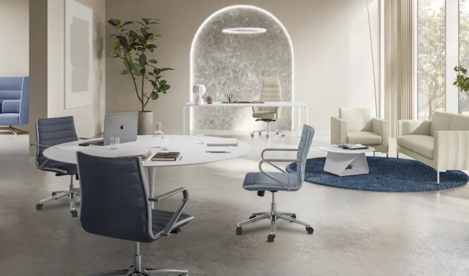 chaise de réunion fauteuil manager en cuir blanc et chrome chaises de réunion dans un bureau moderne