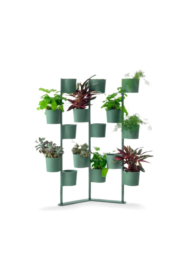 cloison végétale avec pots de fleurs couleur vert sur fond blanc