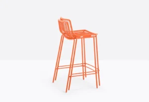 chaise haute orange en métal d'extérieur pour bar et terrasses avec galette d'assise empiables