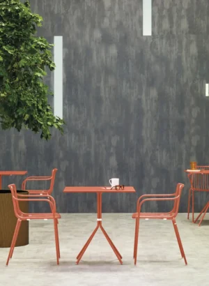 détail Chaise De Terrasse Restaurant en métal et chaise de terrasse de bar avec accoudoirs et table terracotta