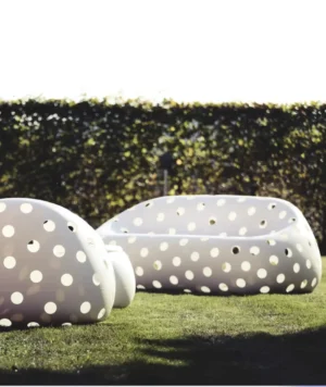 sofa outdoor extérieur design lumineux pour espaces extérieurs dans un jardin