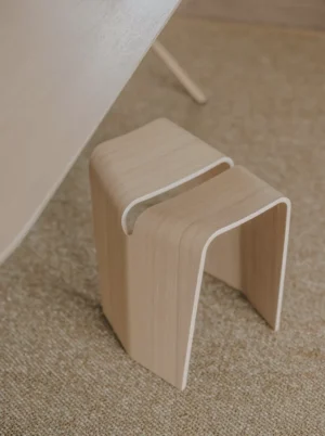 tabouret de coworking design en bois minimalilste japonais