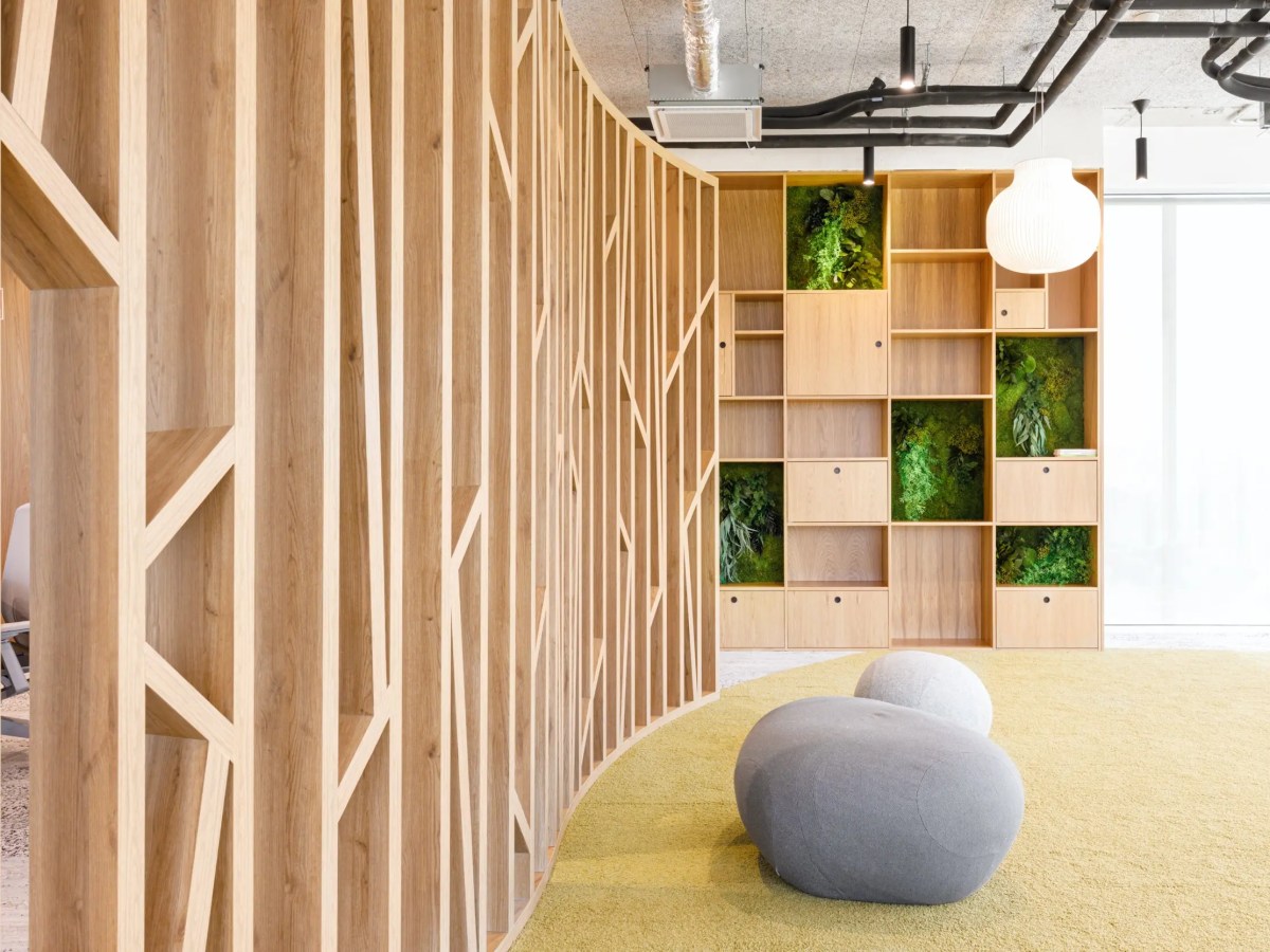 agencer un open space avec des cloisons amovibles bois et claustra