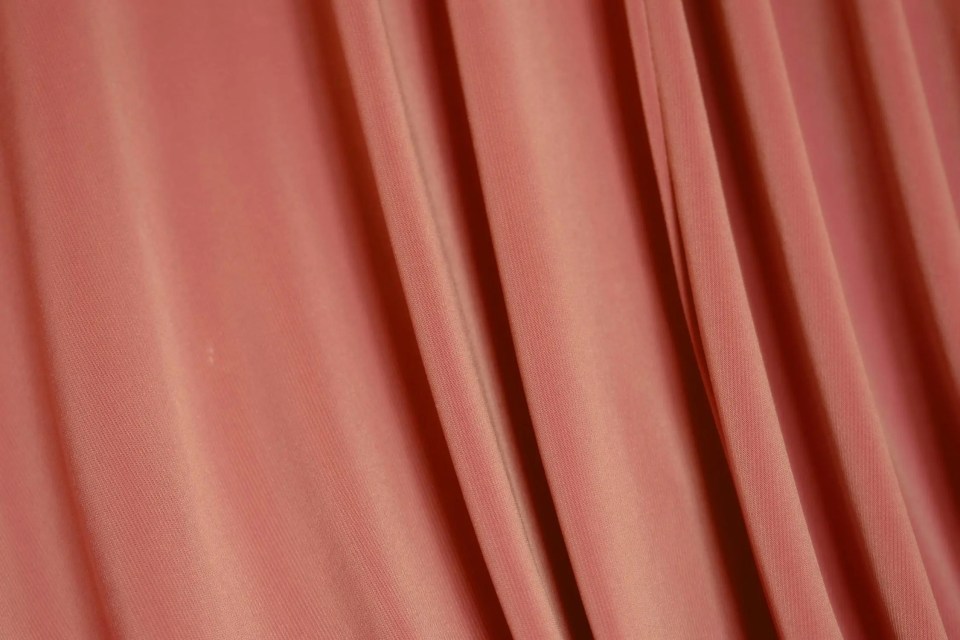 free photo of rose tissu doux rideau