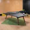 Une table de ping-pong 2 en 1 au bureau : une table de coworking, une table de réunion...