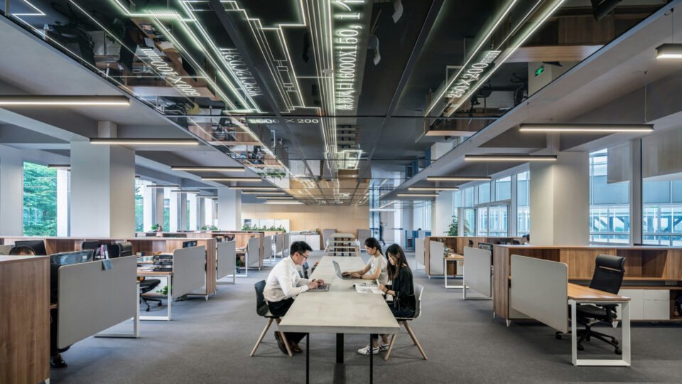 Comment aménager un open-space et en réduire le bruit ?